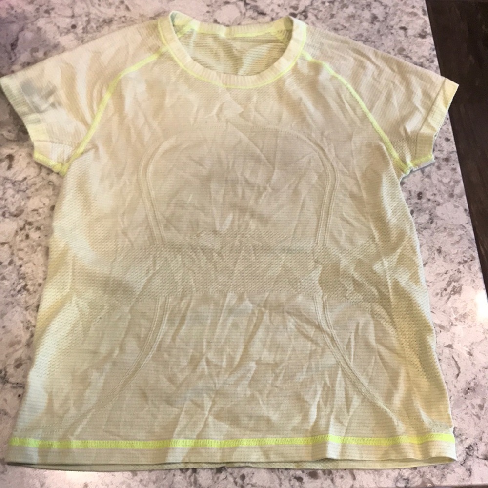Lululemon run swiftly tee 💛